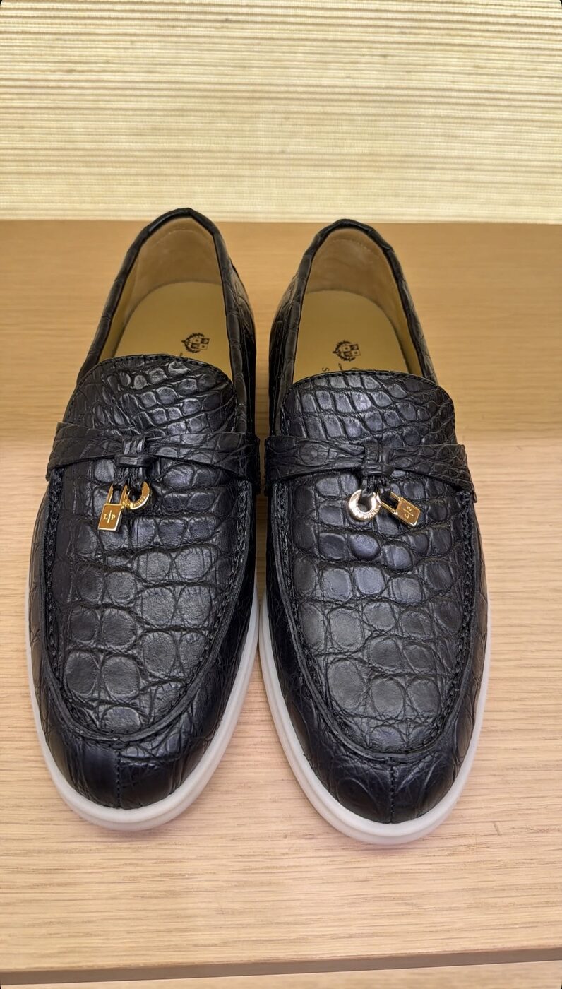 Kelly loafer in black embossed calfskin showing edge finishing and hardware
