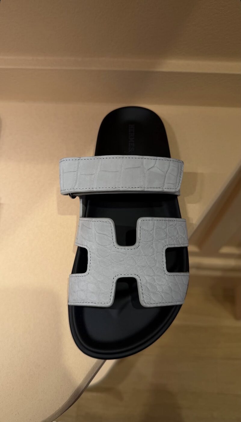 Hermès Chypre sandal in grey suede